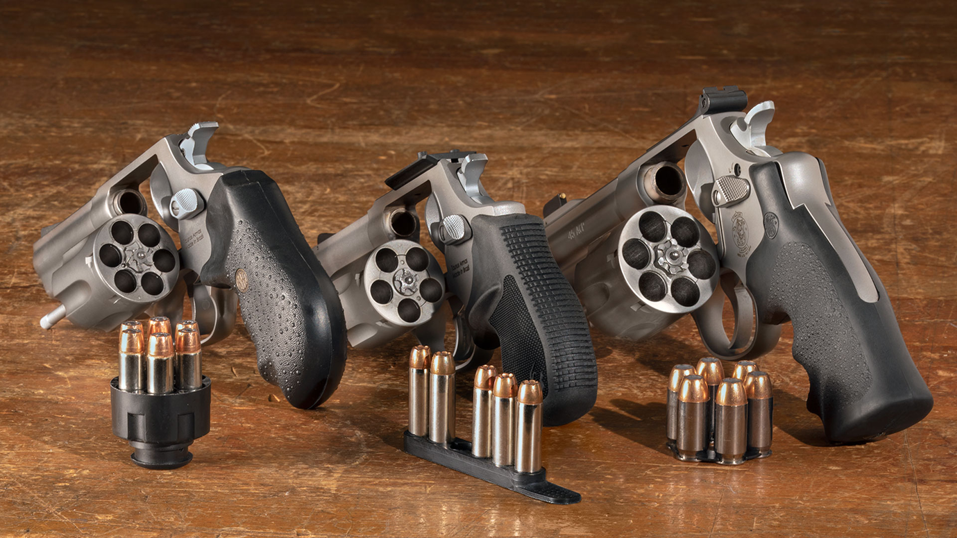 Speedloaders for reloading wheelguns
